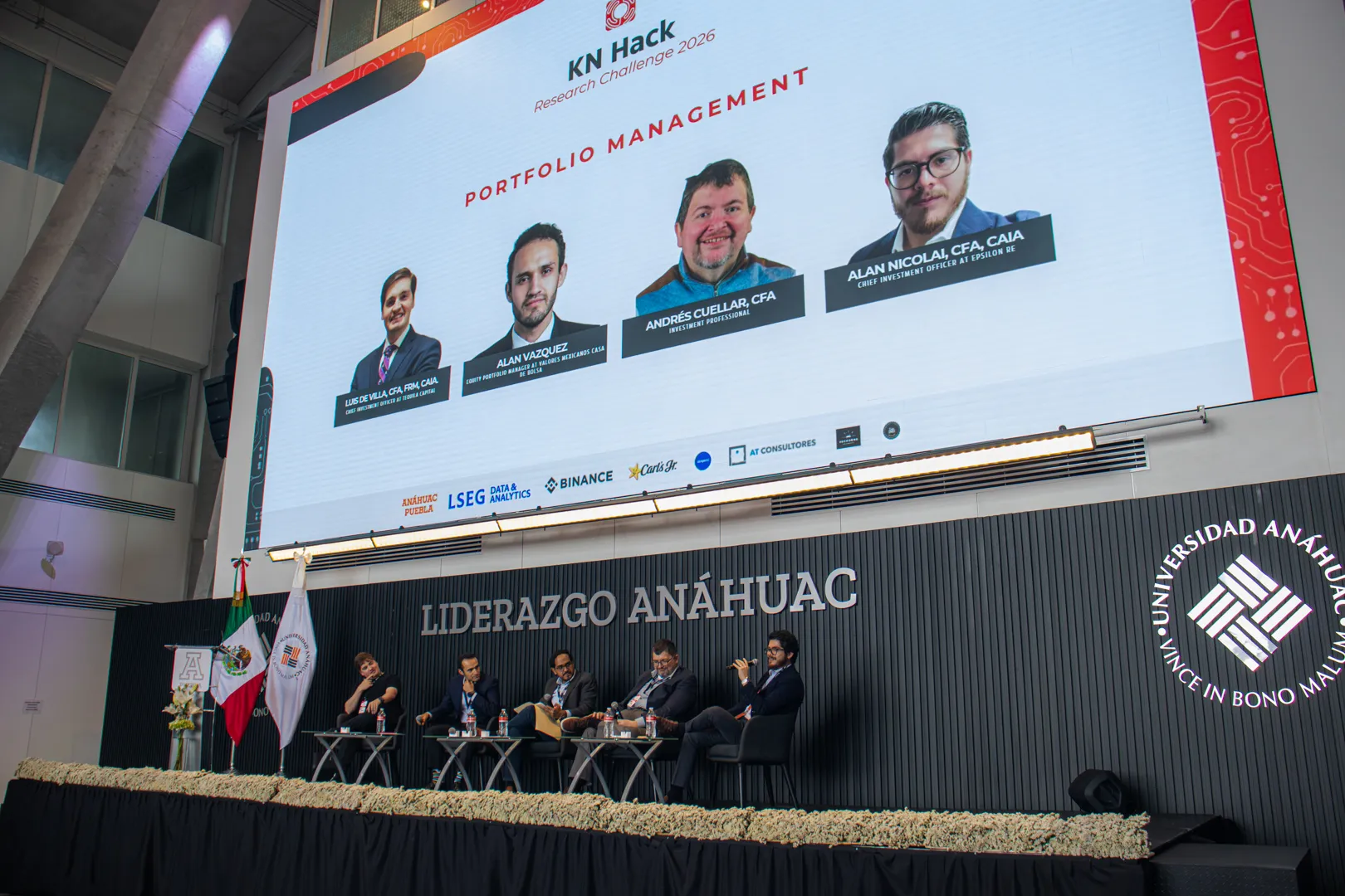 El panel de gestión de portafolios en el escenario.